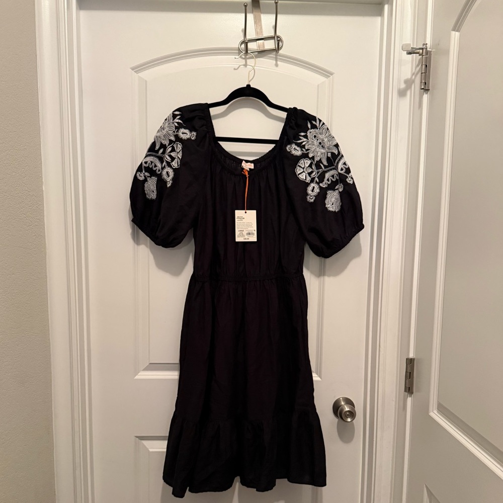 Knox Rose Black Dress - Picture 2 of 6